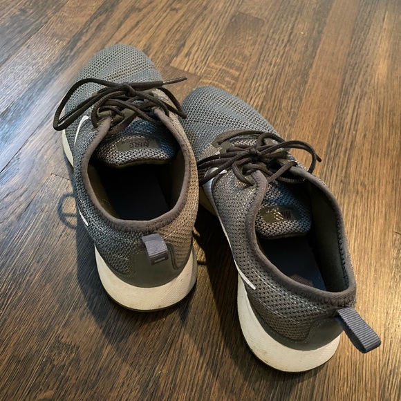 Nike tennis shoes - Picture 3 of 4